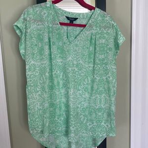 Simply Vera green and white top